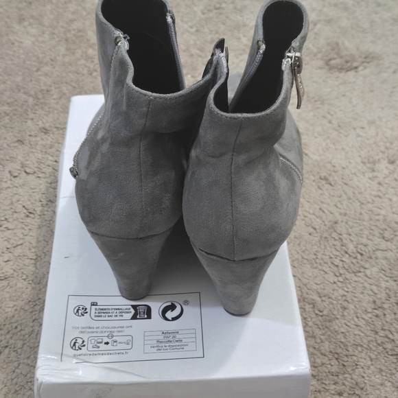 Women Shoes - Picture 5 of 5